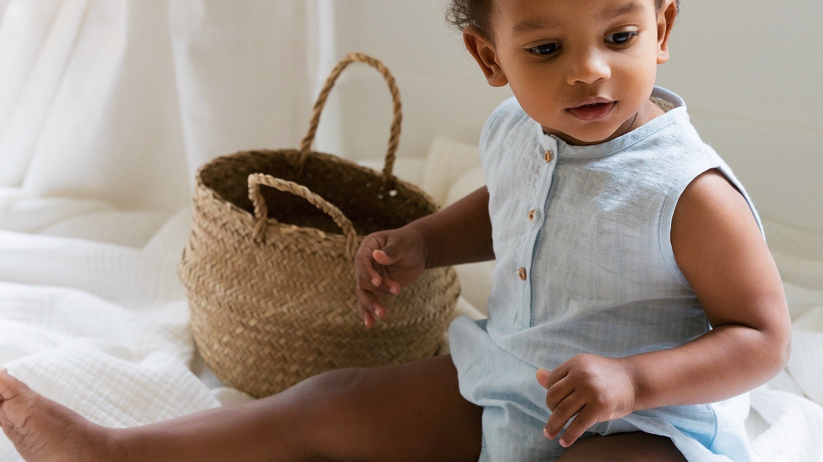 How to dress a newborn during the summer?
