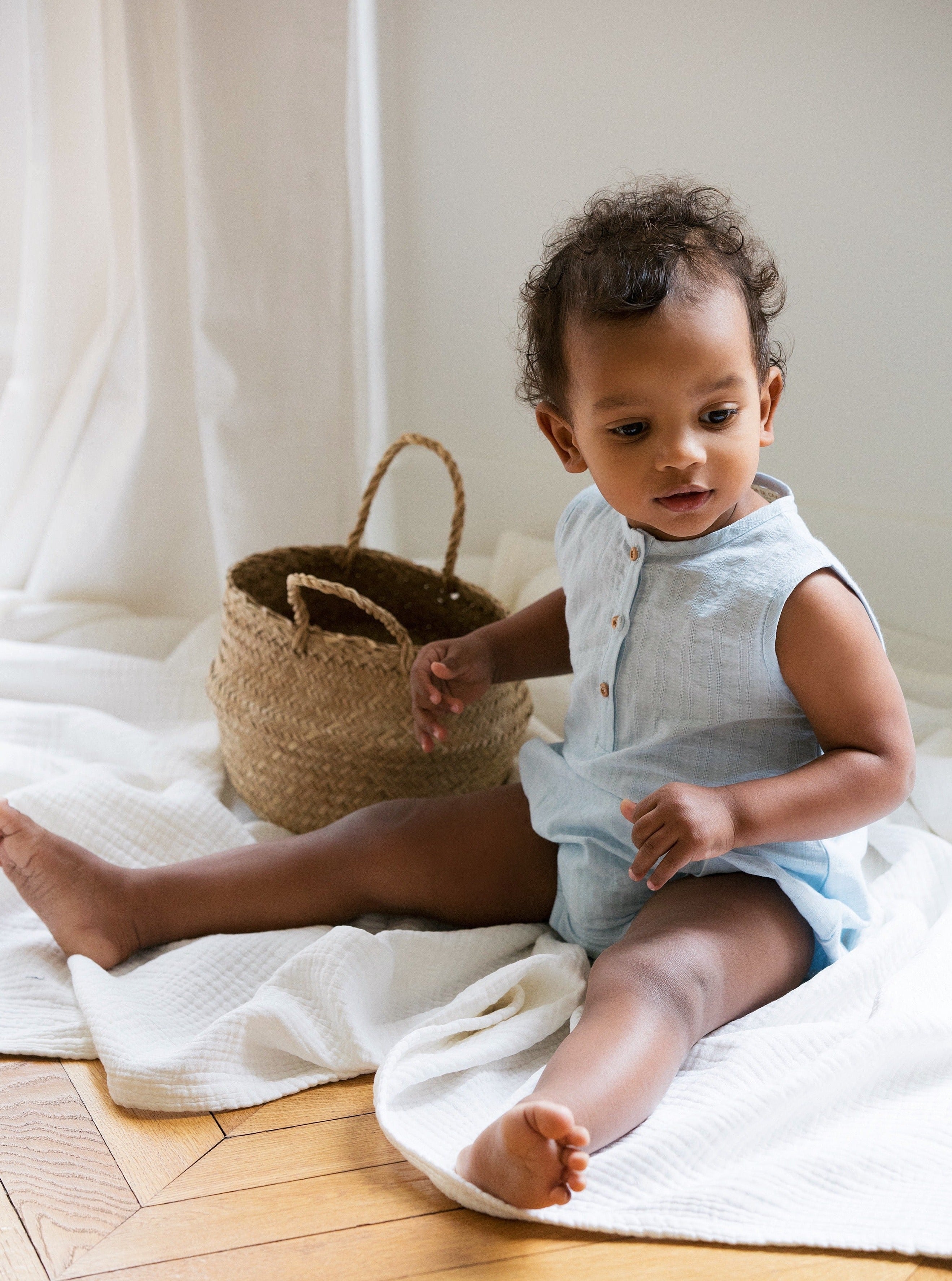 How to dress a newborn during the summer?