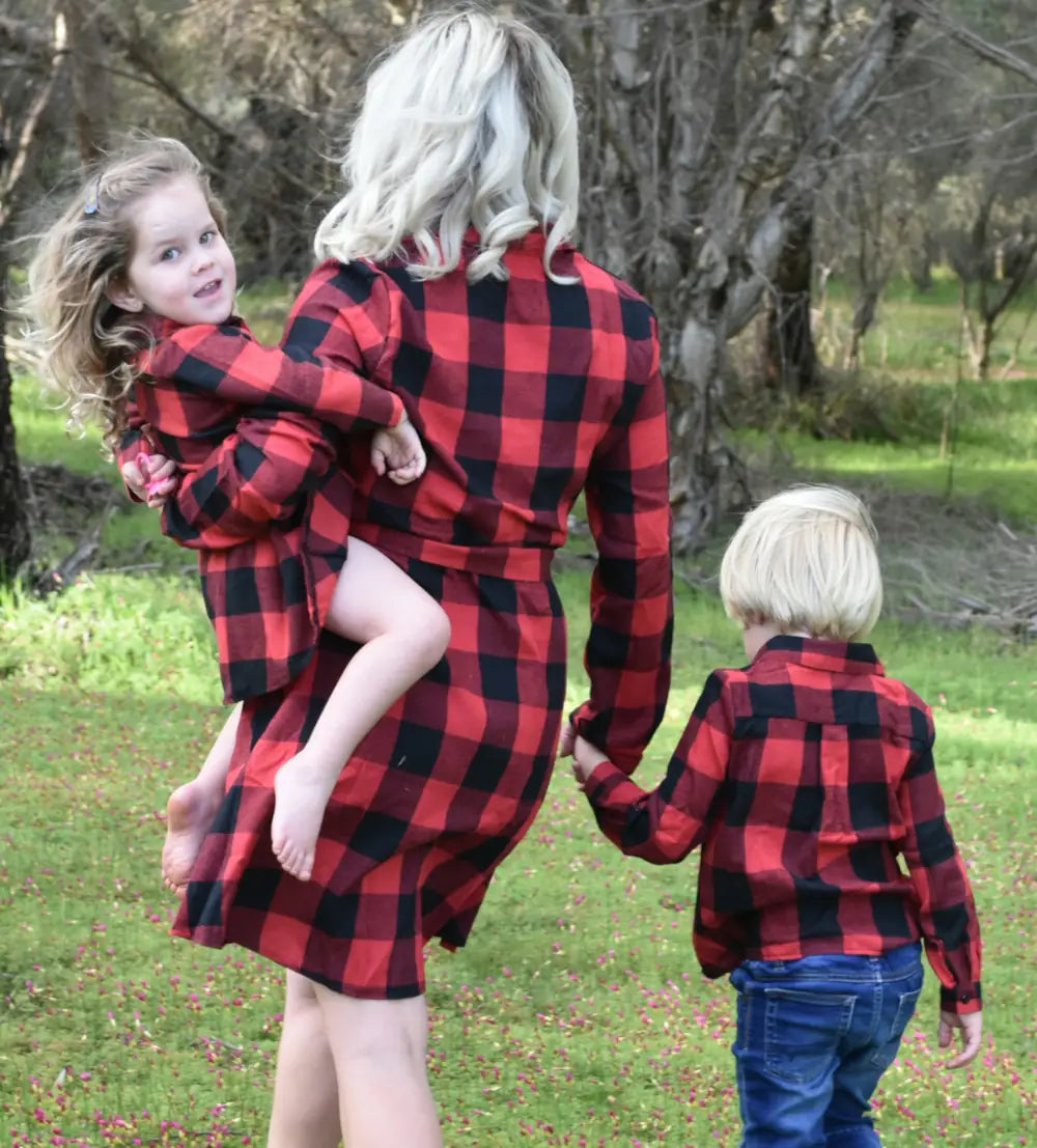 Picture of a mother and her children wearing matching shirts